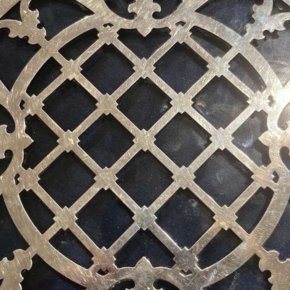 Vtg Trivet Sterling Silver Overlay on Glass, Fleur de Lis & Trellis pattern 7” - Picture 2 of 7